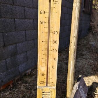 木ノ又小屋の外の気温計では13度