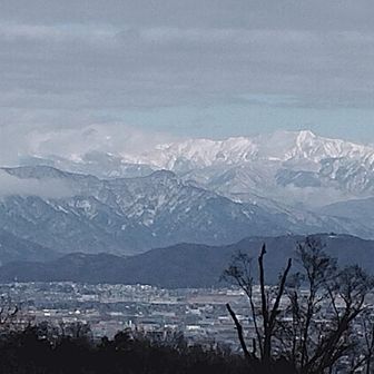 正面に白山連峰