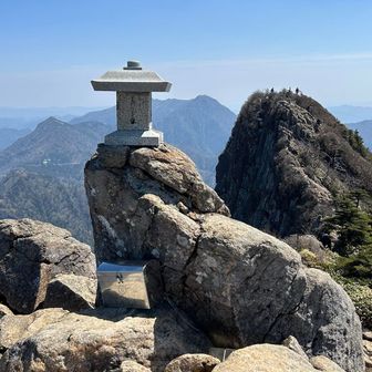 天狗岳👺と南尖峰やはりプレートが無いので寂しいな🥺