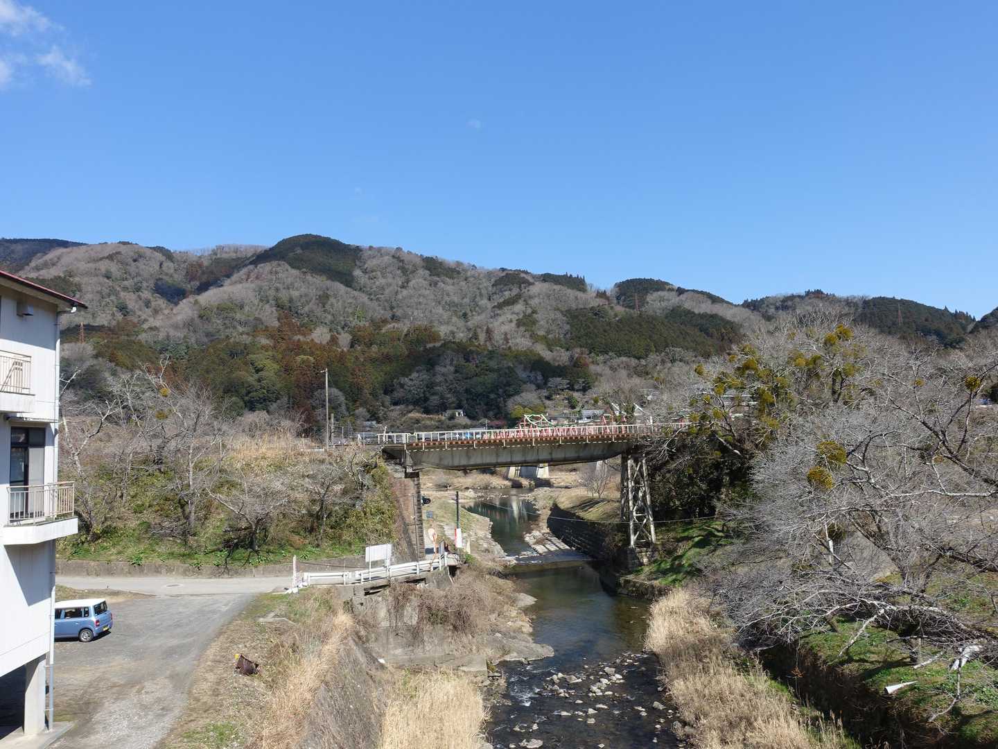 鉄道の向こうにオートキャンプ場⛺️