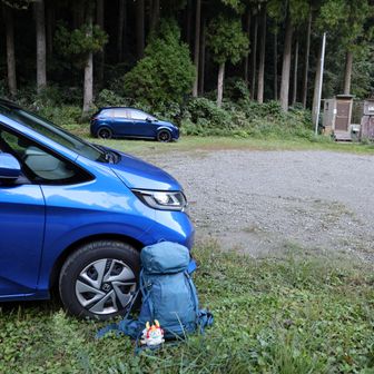 本日は火燈古道登山口駐車場からスタートで
す。この時間で先客は１台だけでした。