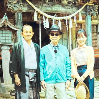 タモさんが来た神社。写真が飾られています。