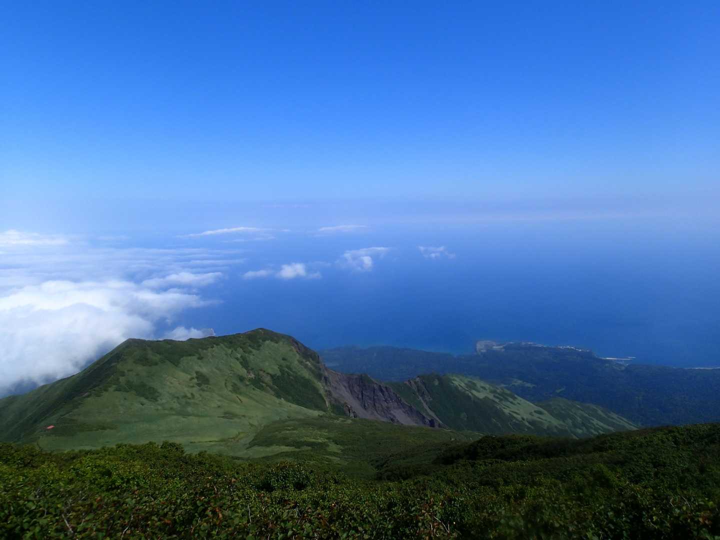 鴛泊ルート | 日本最北の独立峰「利尻富士」を眺める王道コースの写真