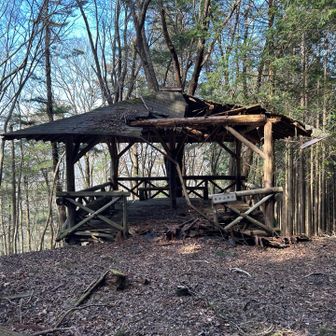 鞍掛山に登頂しました！ 宇連山もそうだったですがかなり傷んでますね😓