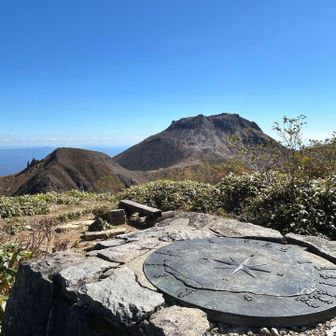 那須岳主峰・茶臼岳と積雪期限定の剣ヶ峰‼️