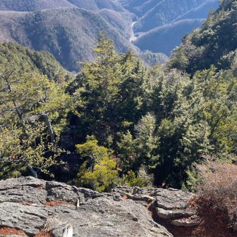 残置のスリングが…
確かにここはザイルで行くが正解