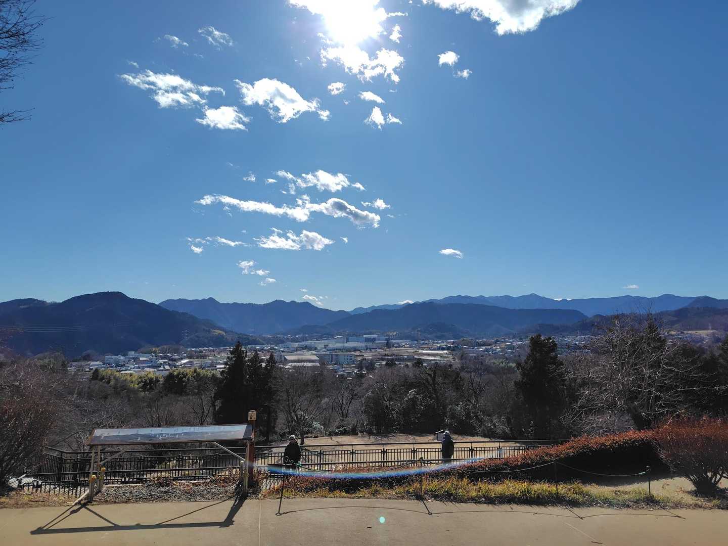 展望台。富士山は見えないけど丹沢方面良く見えます。