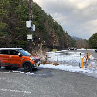 地味にスカイライン歩いて
駐車場🅿️に到着
ゆっくり歩いて来たので残り数台に、、😅
↓
おーーっ！
蕎麦さん、やんか！
すっかり車覚えてもうた🤣
本人レポに出してるから大丈夫だと判断して
勝手に盗撮
きっといつもの午後から登山パターンですね！
お会いしたかったー