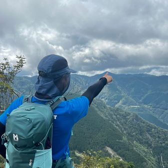 このトンガリは鷹ノ巣山