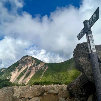 根石岳山頂ちゃく。時間も早いので天狗岳目指すことに。