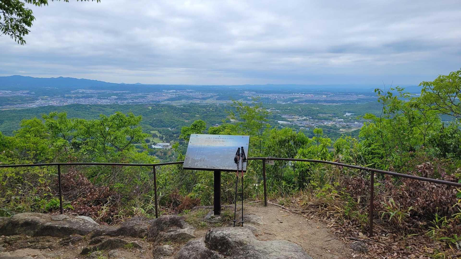 羽束山の展望台