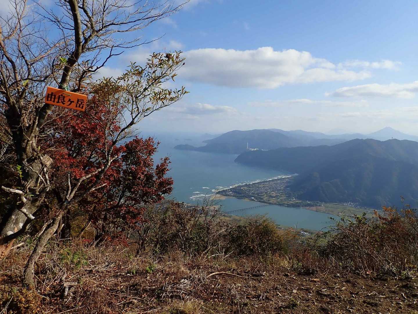 見落としそうでしたが、山名プレートもありました😀
