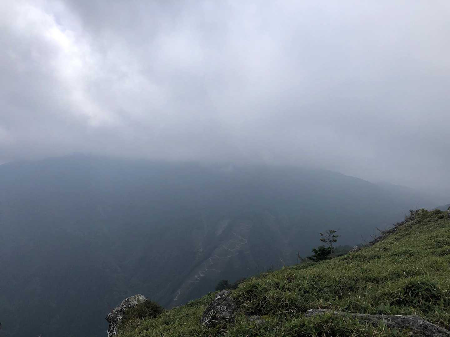 剣山は見えず