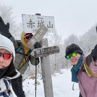 山頂は爆風で真っ白だったー！😆