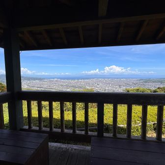 展望台の日陰に入ると涼しい〜☺️