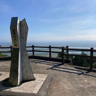 多度山山頂到着です〜⛰️402㍍
今日は頭からも汗が吹き出した。絶対にこの前よりも暑い🥵💦