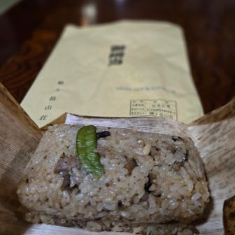 朝食のちまきを4:30に談話室で食べる。
山頂アタックするため、時間短縮。