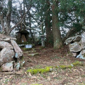 山頂近くのお社