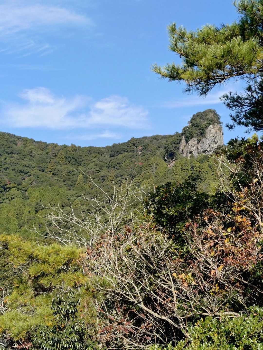 黒髪山から英山へ
天童岩から楽しそうな声が響いてる😁