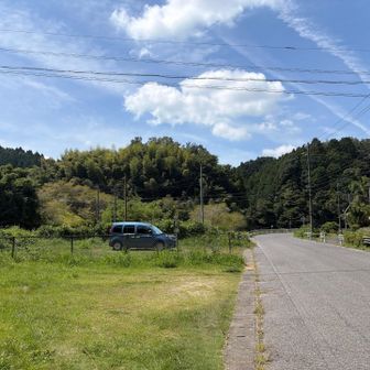 なんとか商店の前に止めます
公式な駐車場？