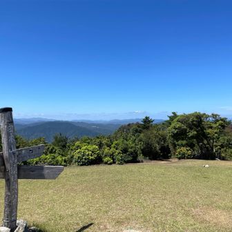 霞んでなければ大山が見えるのになー…残念🫤
360度見渡せるのでもっと山の名前を知ってたら楽しめるのに😞