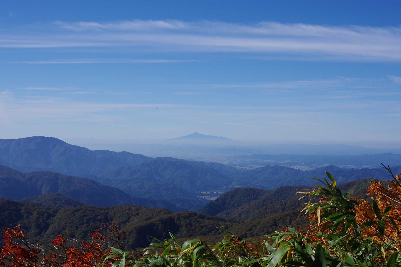 遠くに見える山その１。何でしょう？