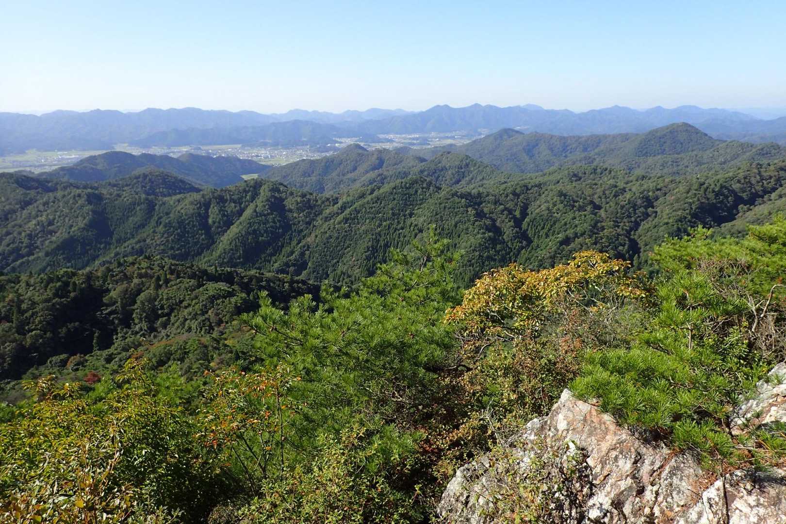 急登続きでこの景色に足を止める