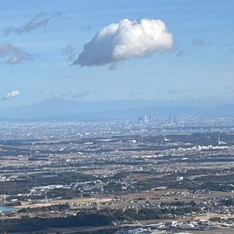 名古屋市方面もくっきり。

ここで出会ったソロの男性、私より少し年上の方で2〜3日おきに尾高山に登られているとの事、さらに驚きが！百名山も達成し、その内九十余は日帰りで達成！私には考えられません😧