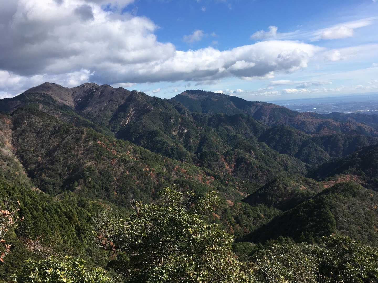 右が野登山、左が仙ヶ岳だと思う