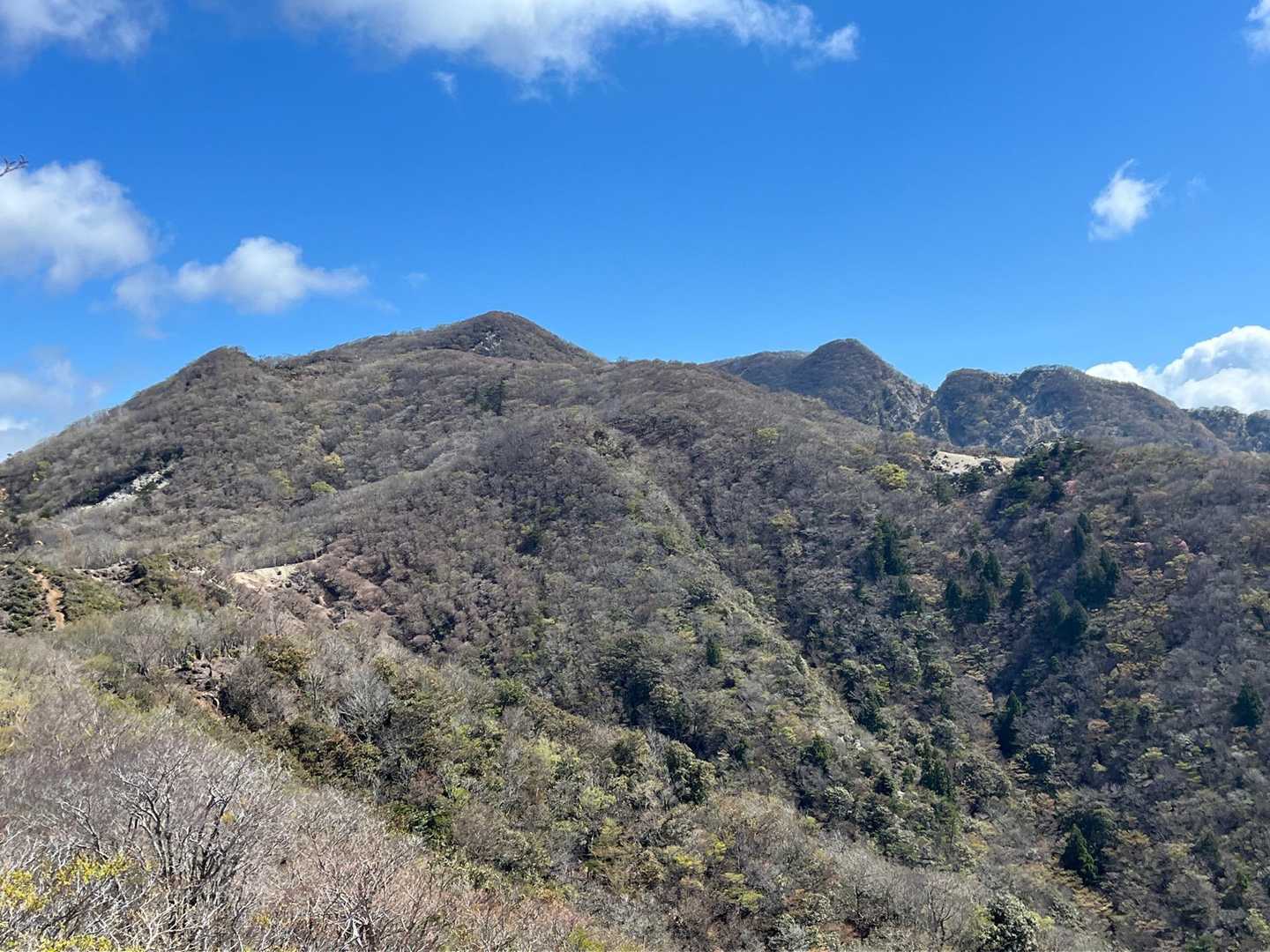 振り返れば釈迦ヶ岳🤩🤩🤩　見事な青空🟦になってる😓😓😓