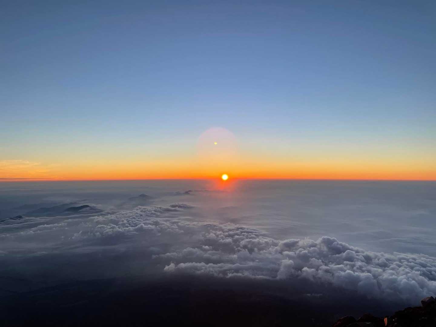 吉田ルート | 雲海を従える最高峰、日本を見下ろす3,776mの神々しき世界の写真