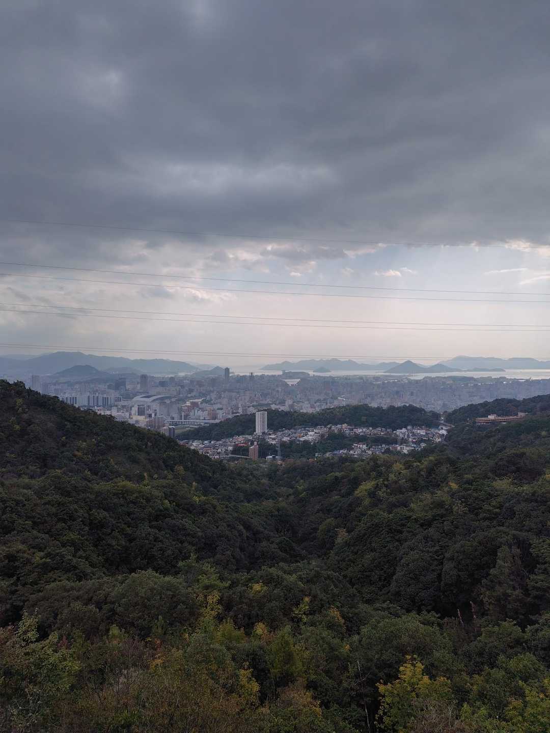下山途中の岩場から📸
この後で雨が☔パラッと降りました。だけどびしょ濡れにはならなくてセーフでした。✌️