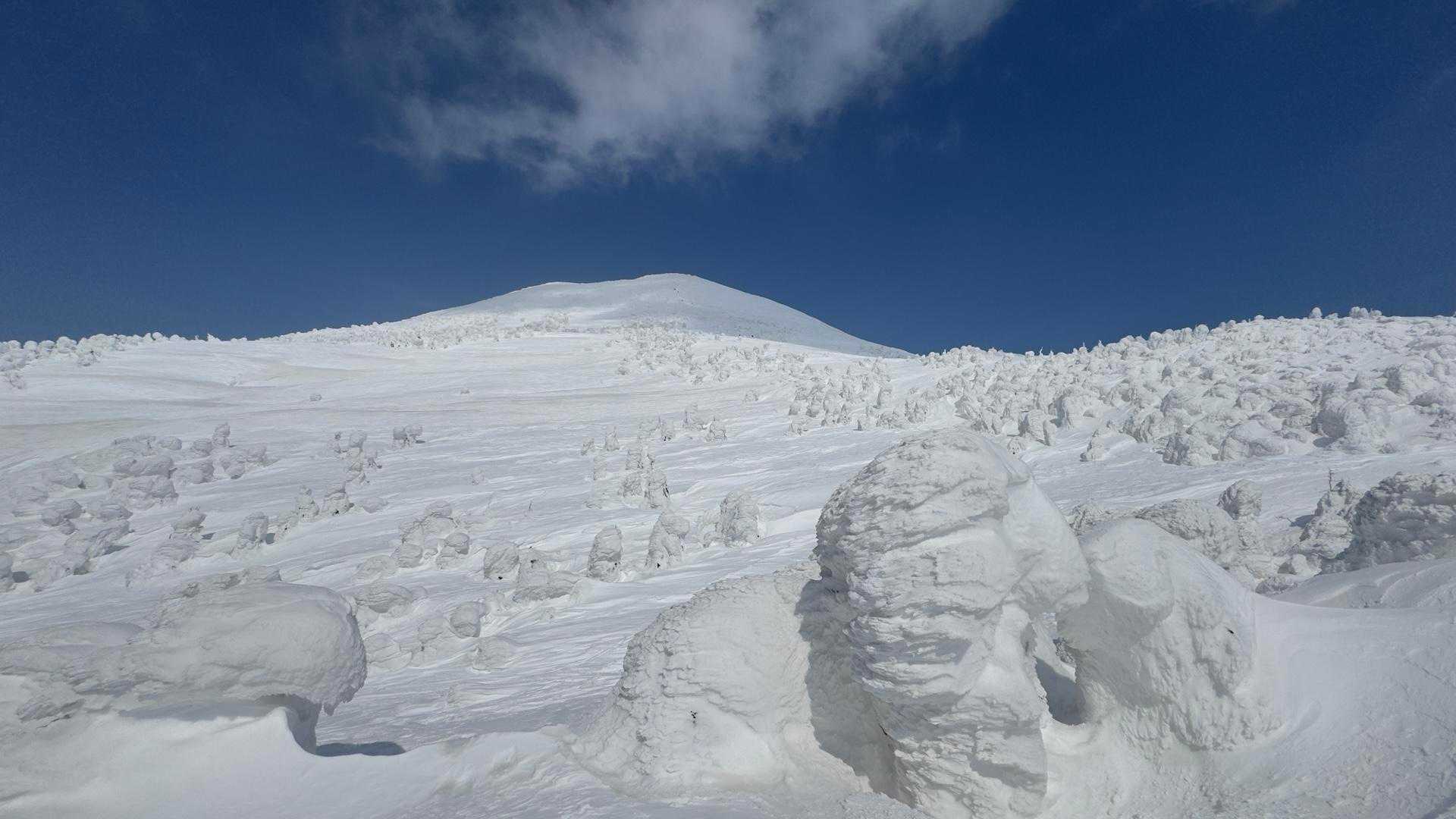 大岳は立っていられないほど強風だったよって彼女が教えてくれた。