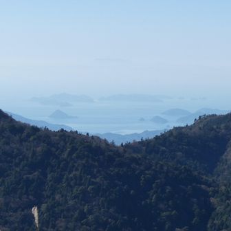 山頂から宇和海をズーム