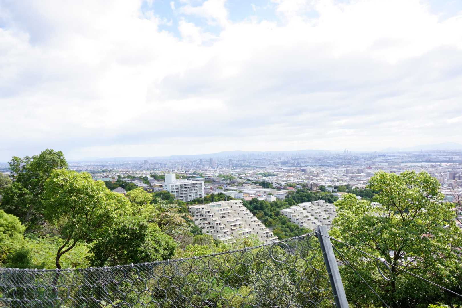 周りは高級住宅地