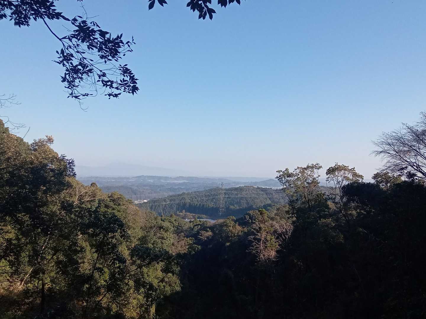遠くに見えるのは尾鈴山かな?