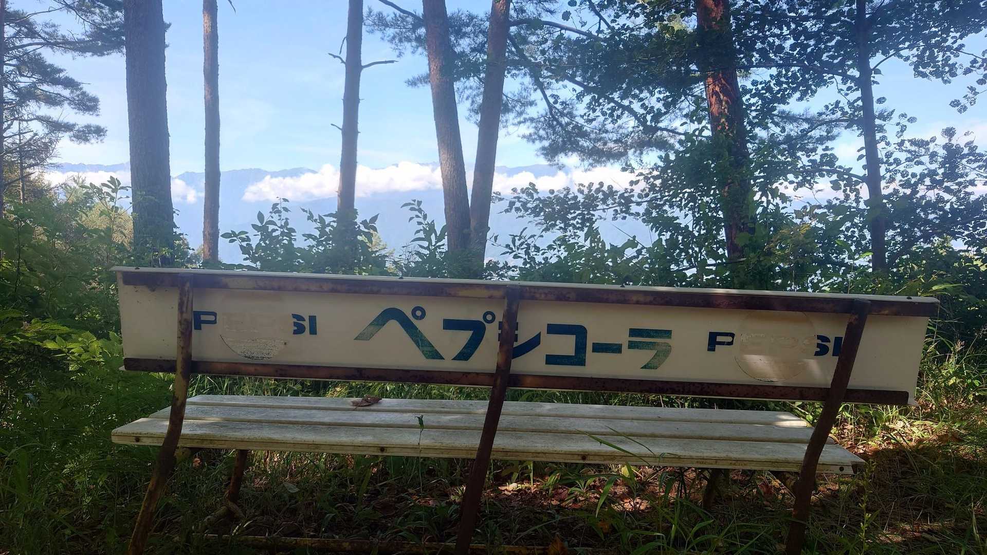 〜おまけ〜
このベンチが大好きなあの方への報告