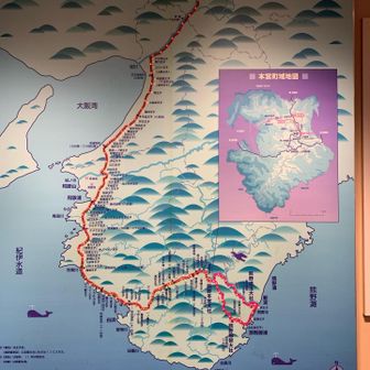 館内に資料館があり藤原定家が熊野詣をした時のことが詳しく解説されていました。途中で捻挫して駕籠で移動したらしいです☺