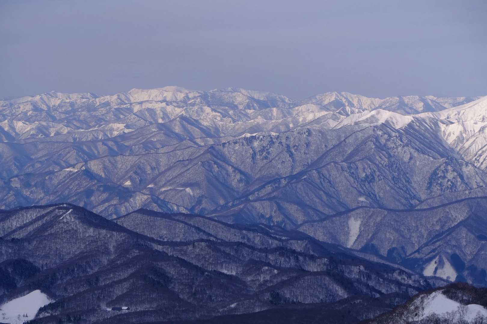 剣ヶ峰山往復 | スリルと爽快の天空縦走。リフトで上がる2000mの極上稜線の写真