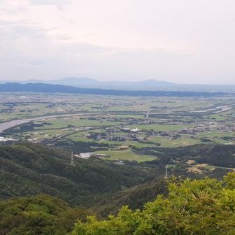 うっすらと右奥に佐渡も見えました。
