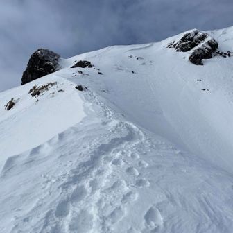 ようやく西黒尾根のゴール地点が見えてきました。