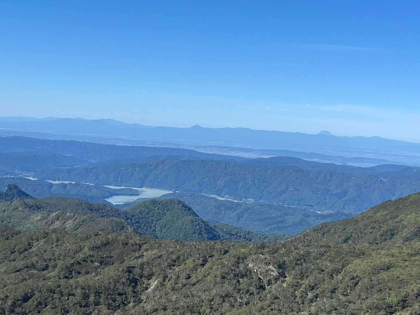 真ん中は恵庭岳
右は羊蹄山⛰️今日は遠くまで良く見えます。