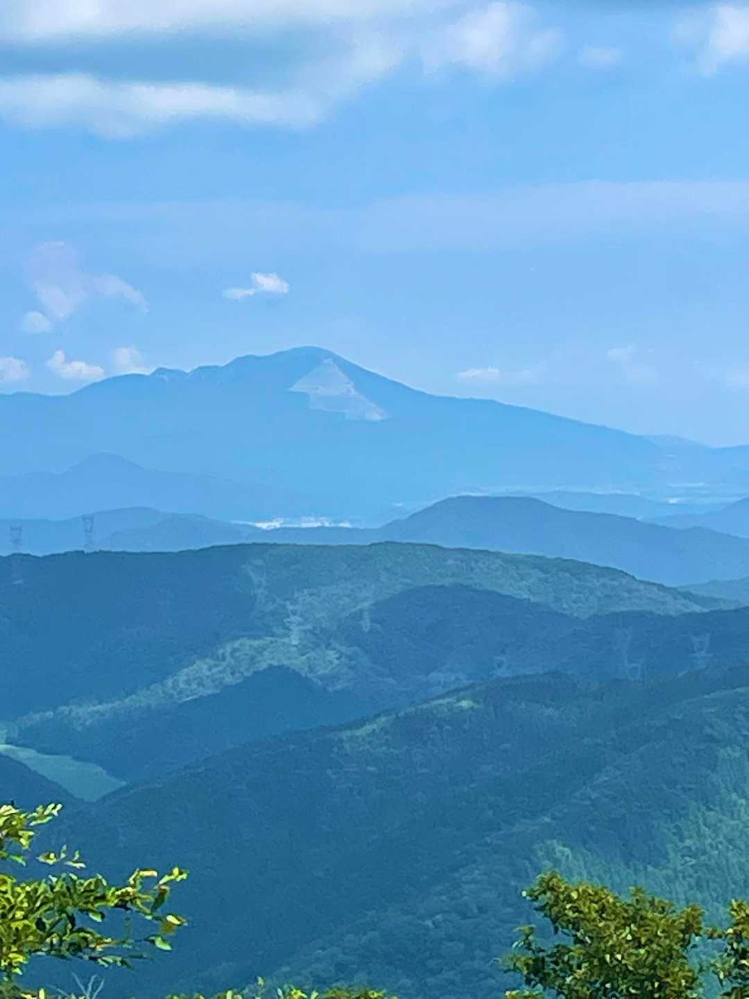 山頂からの眺望は素晴らしい
伊吹山がハッキリ見えました