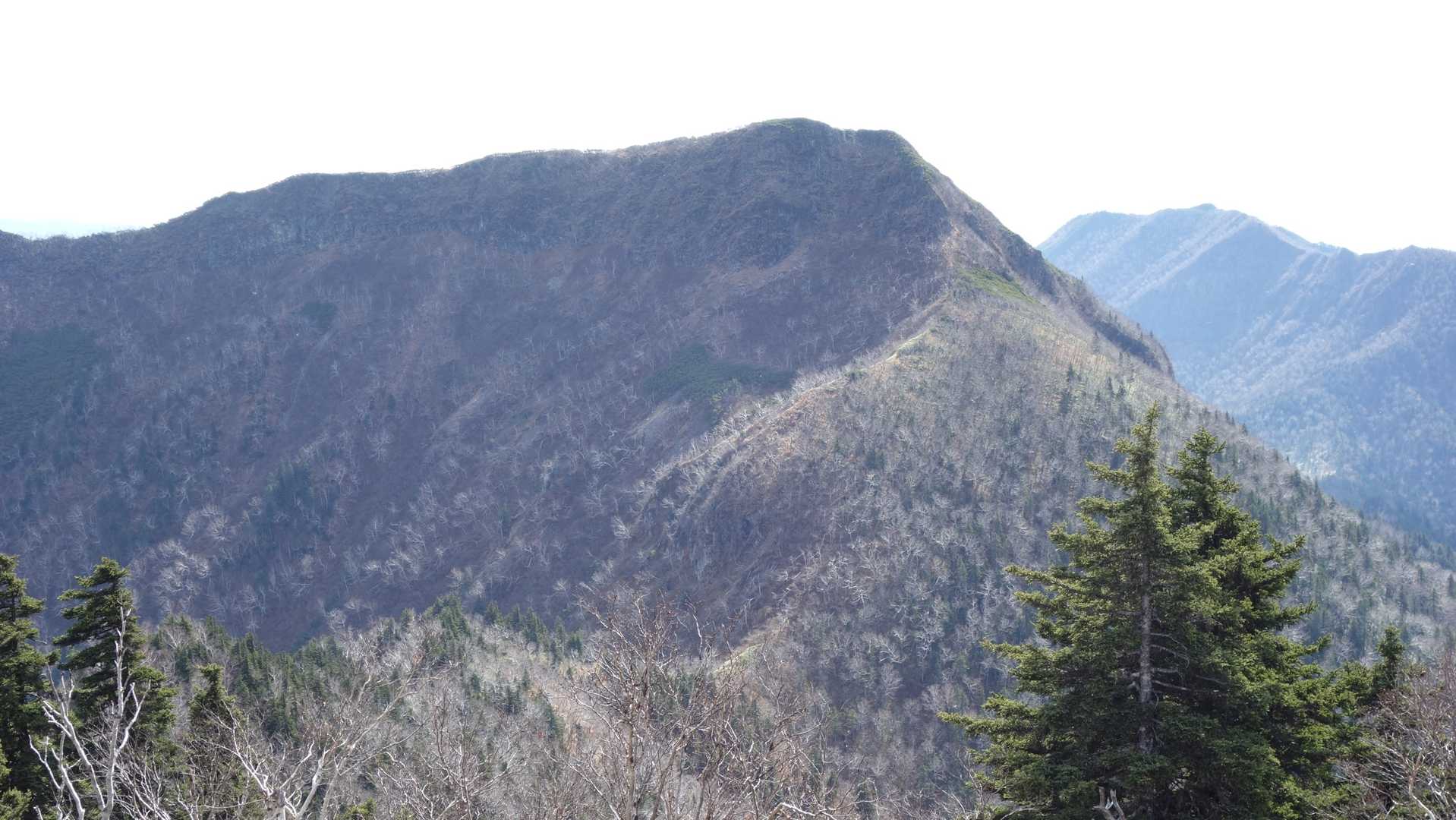 ピリベツ岳から見た西クマ
