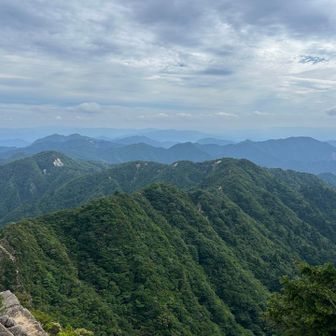 朝はガスってたけど……歩いた稜線⛰️