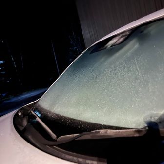 駐車場は冷え込んでます