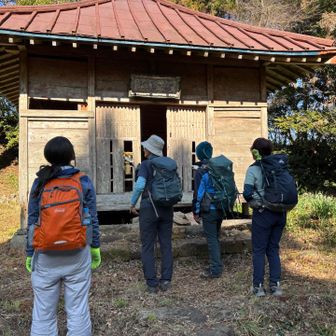 ぽんたさん📷
南峰の廃寺、展望無し