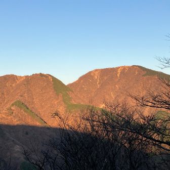 かなり下って、夕映の三ノ塔