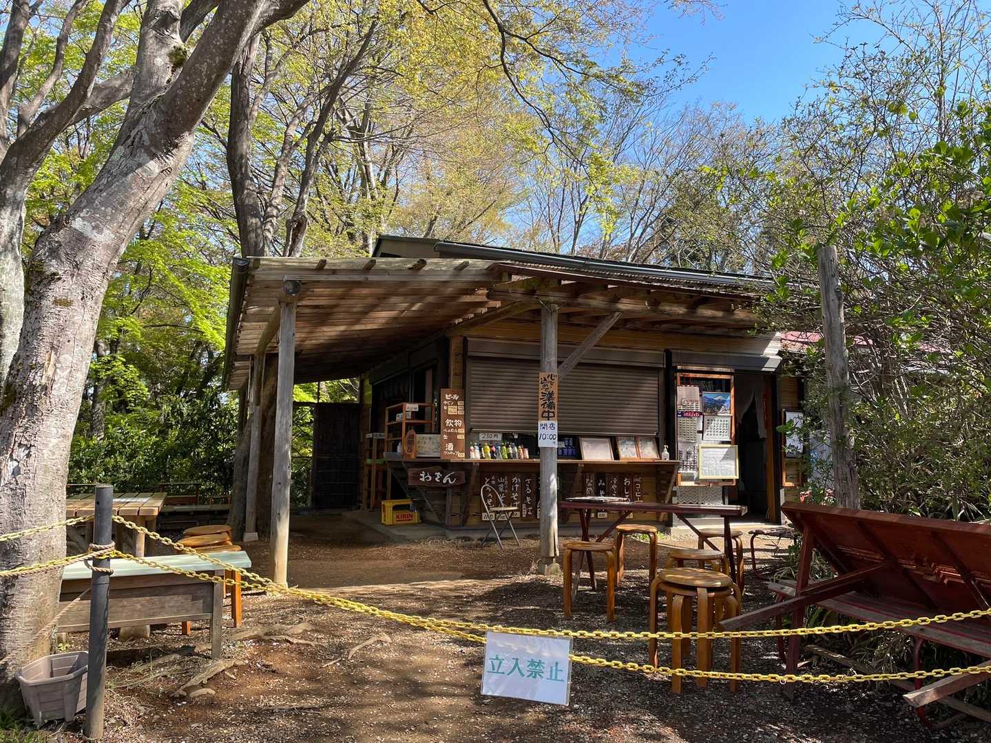 茶屋は、10:00開店。