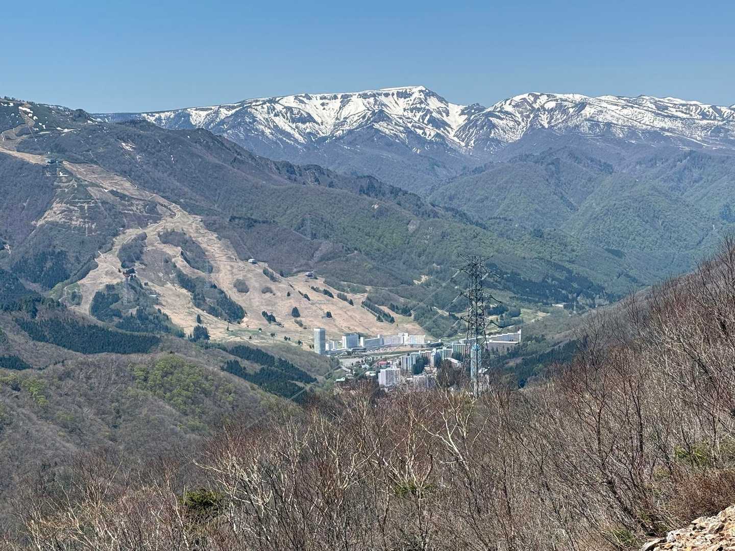 キャンプ地の苗場高原をズーム
